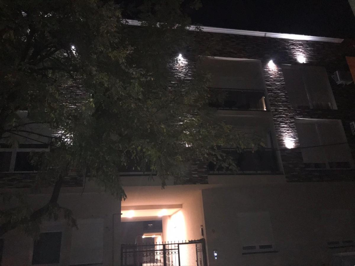 Apartman Santorini ノヴィ・サド エクステリア 写真